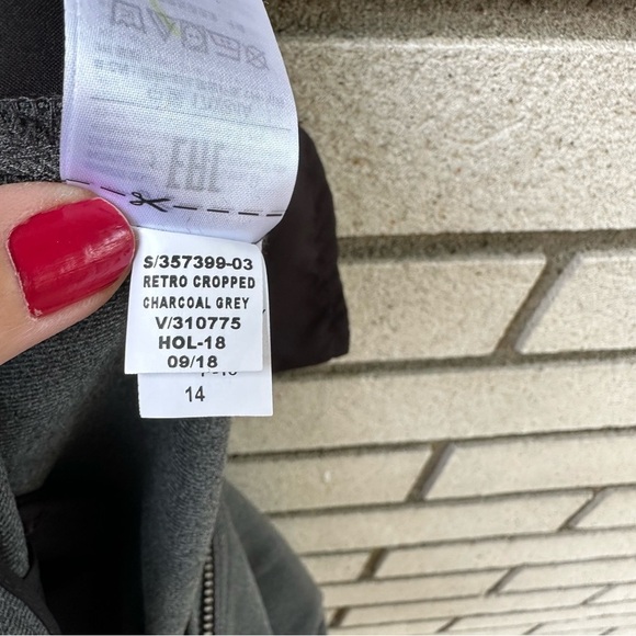 NWT Gap High Rise Wide Leg Crop Pants O-Ring Zip Gray - Picture 6 of 13